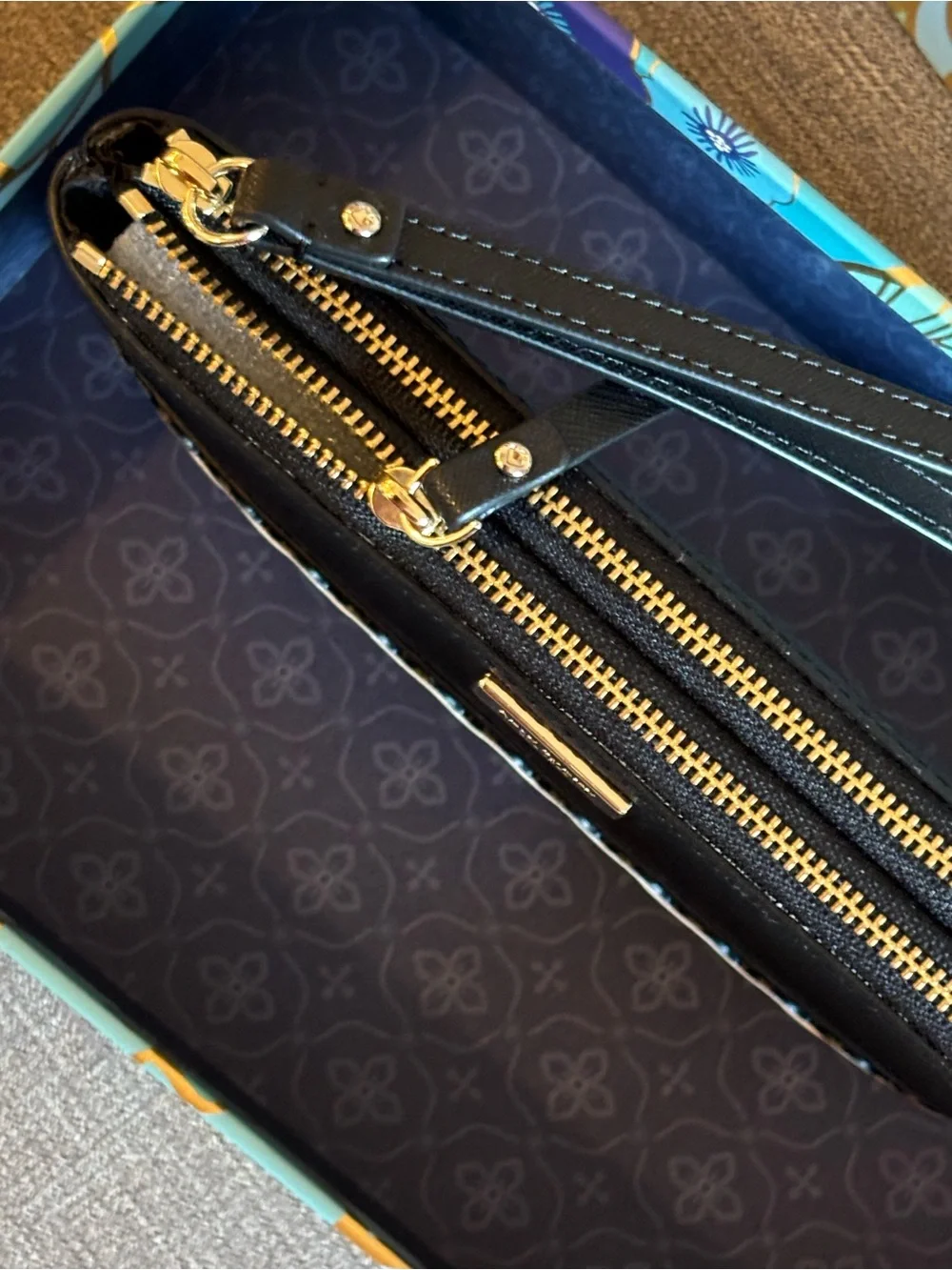 kate spade Black Leather Zip Small Purse Cream Scallop Trim